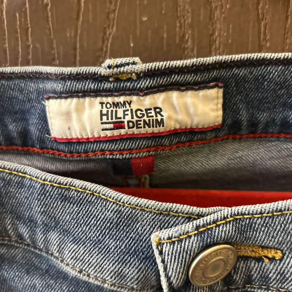Ripped Tommy Jeans